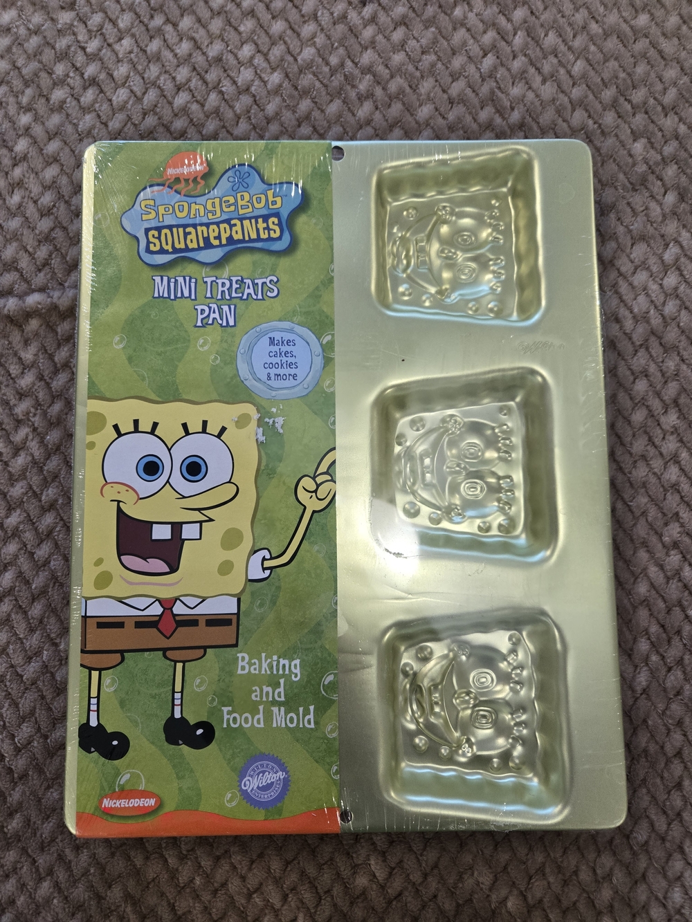 SpongeBob SquarePants Mini Treats Pan - Gold Baking Mold - Picture 2 of 9